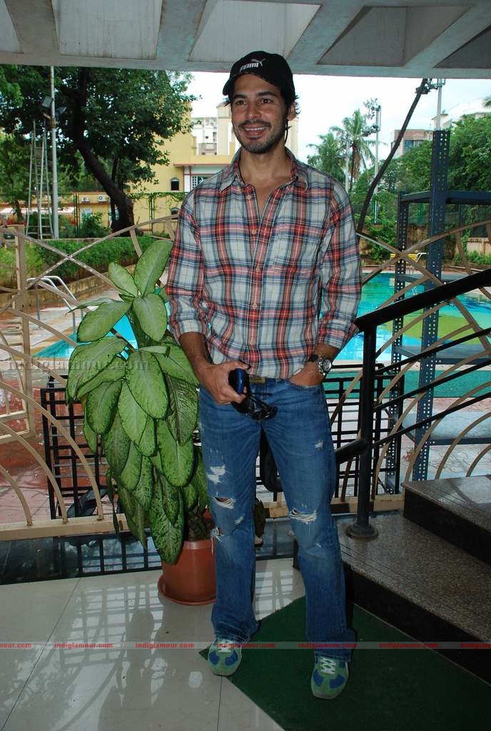 Imran Khan, Dino at Celberate Bandra press meet Event hd photo