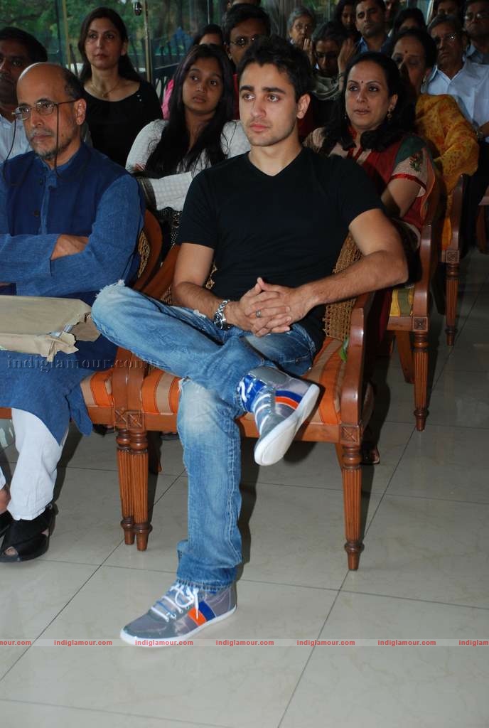 Imran Khan, Dino at Celberate Bandra press meet Event hd photo