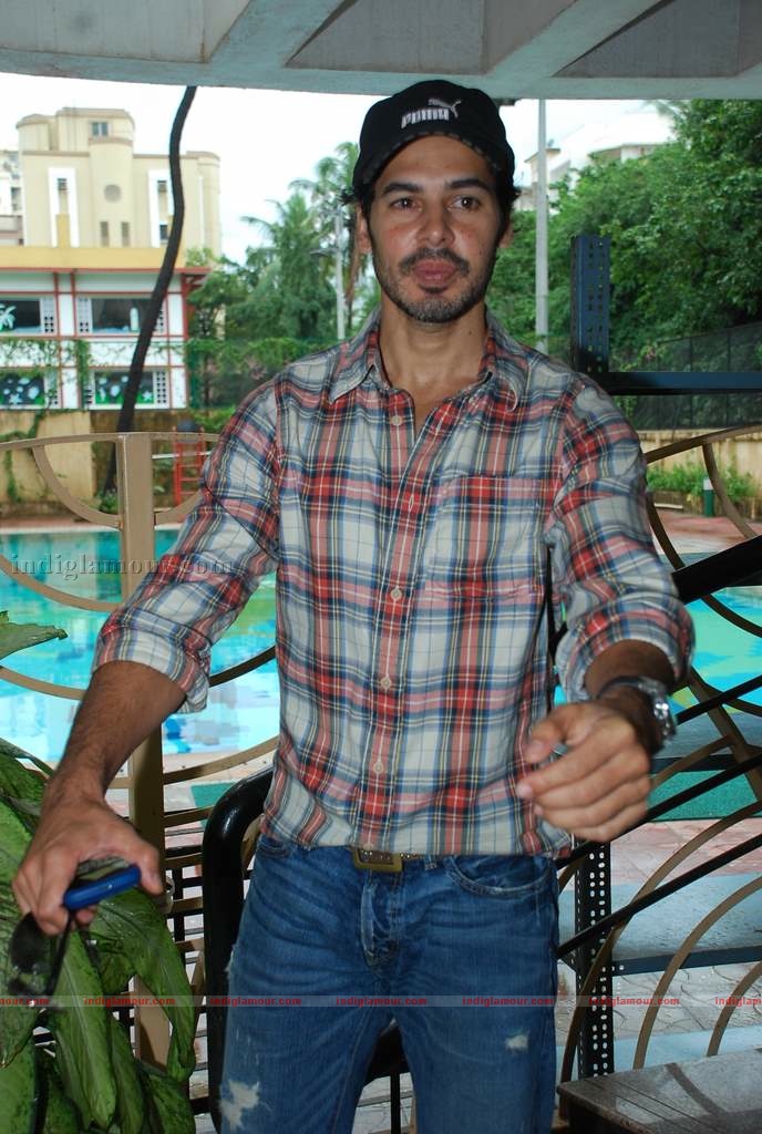 Imran Khan, Dino at Celberate Bandra press meet Event hd photo