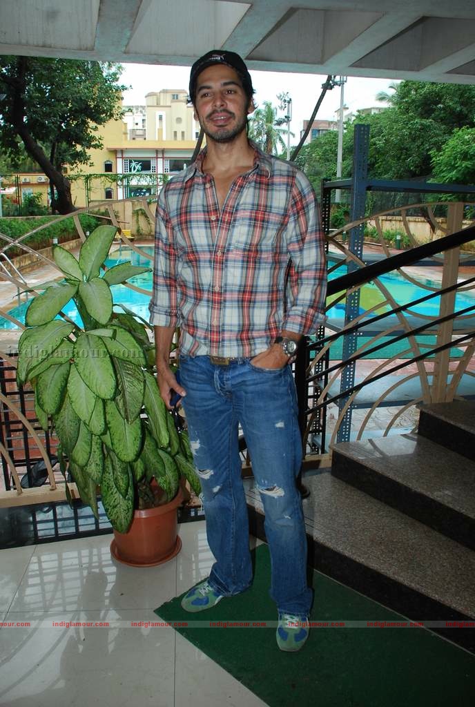 Imran Khan, Dino at Celberate Bandra press meet Event hd photo