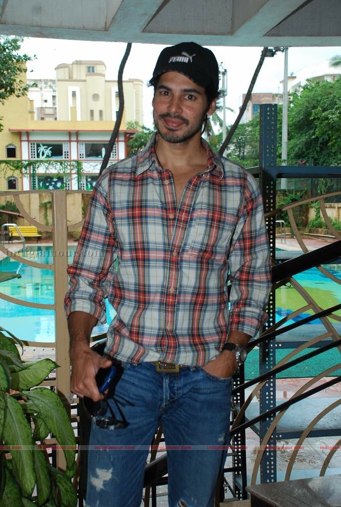 Imran Khan, Dino at Celberate Bandra press meet Event hd photo