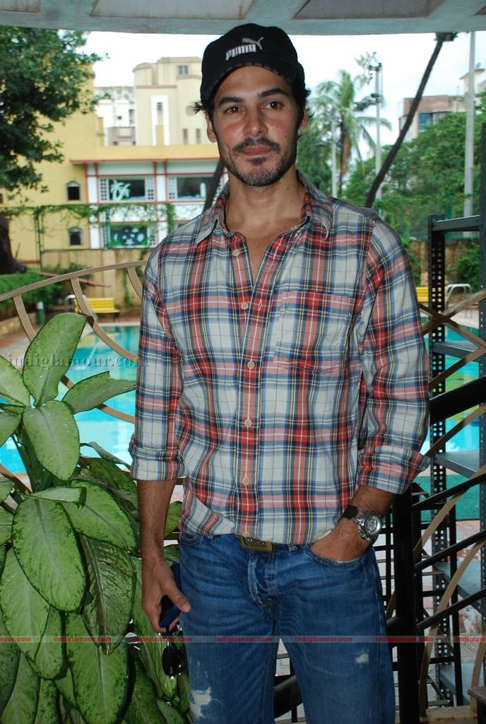 Imran Khan, Dino at Celberate Bandra press meet Event hd photo