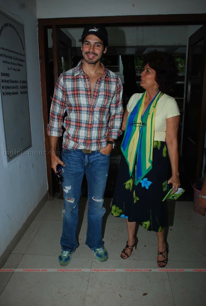 Imran Khan, Dino at Celberate Bandra press meet Event hd photo