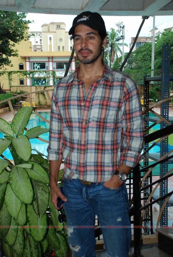 Imran Khan, Dino at Celberate Bandra press meet Event hd photo