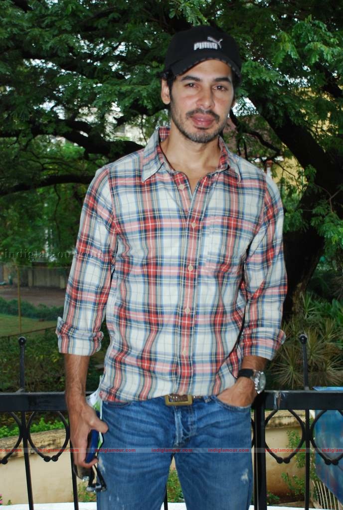 Imran Khan, Dino at Celberate Bandra press meet Event hd photo