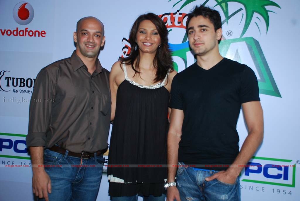 Imran Khan, Dino at Celberate Bandra press meet Event hd photo