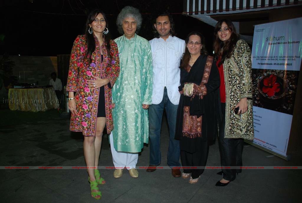 Barkha Aand Sonzal showcase their men's wear Event hd photo