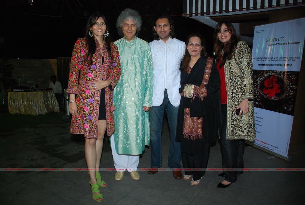 Barkha Aand Sonzal showcase their men's wear Event hd photo