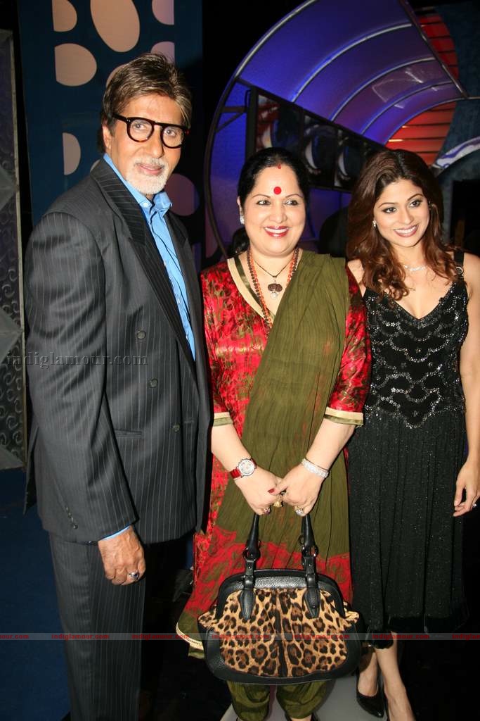 Big B with Shamita and Tanazz on the sets of Big Boss Event hd photo