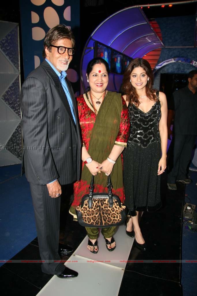 Big B with Shamita and Tanazz on the sets of Big Boss Event hd photo