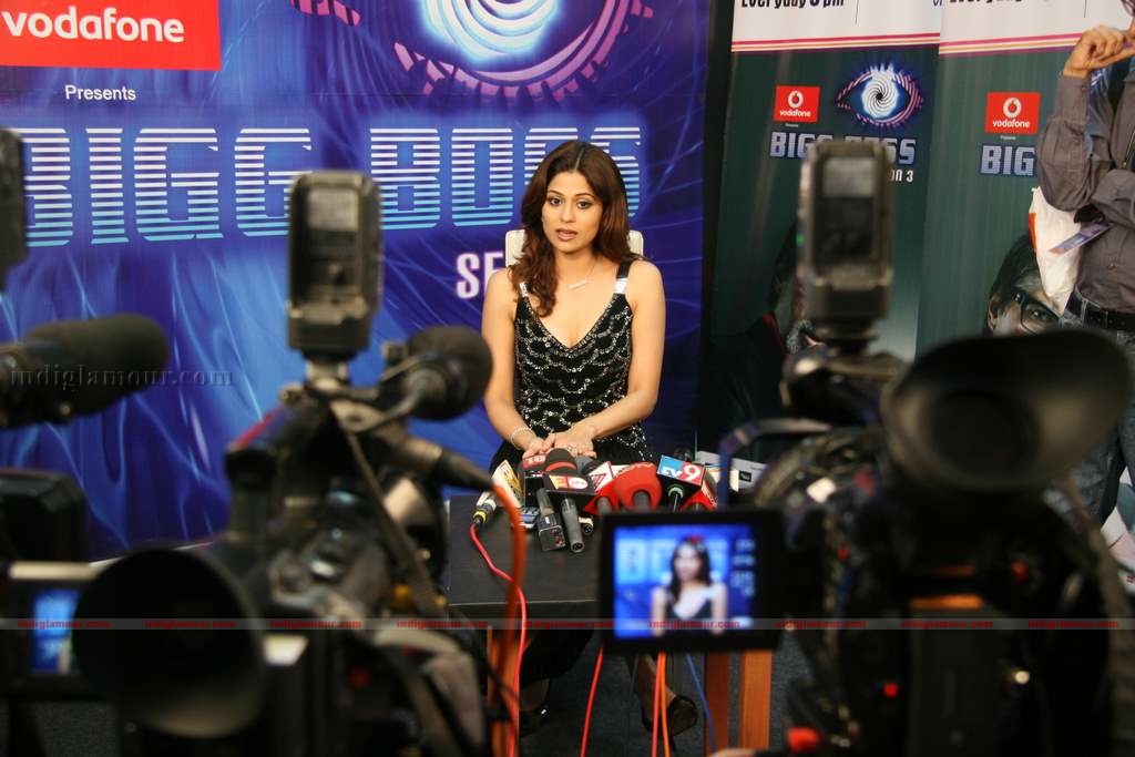 Big B with Shamita and Tanazz on the sets of Big Boss Event hd photo