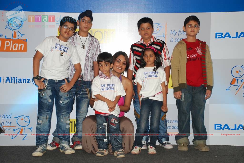 Ekta Choudhry at Gini and Jony And Bajaj Allianz launch of Groovy T-shirts Event hd photo