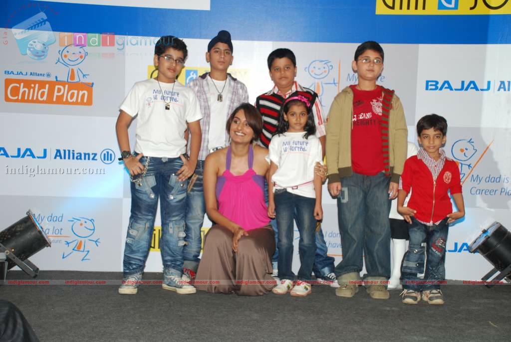 Ekta Choudhry at Gini and Jony And Bajaj Allianz launch of Groovy T-shirts Event hd photo