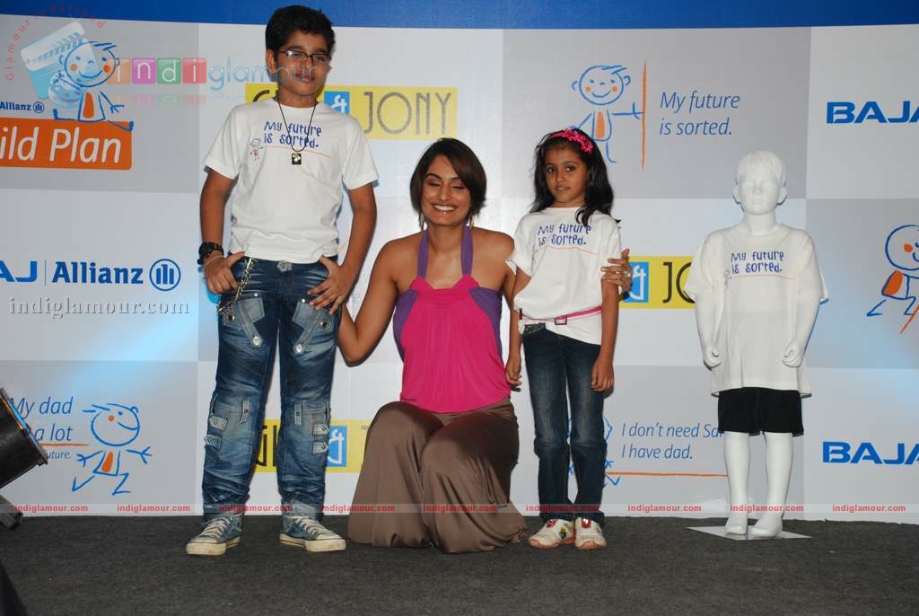Ekta Choudhry at Gini and Jony And Bajaj Allianz launch of Groovy T-shirts Event hd photo