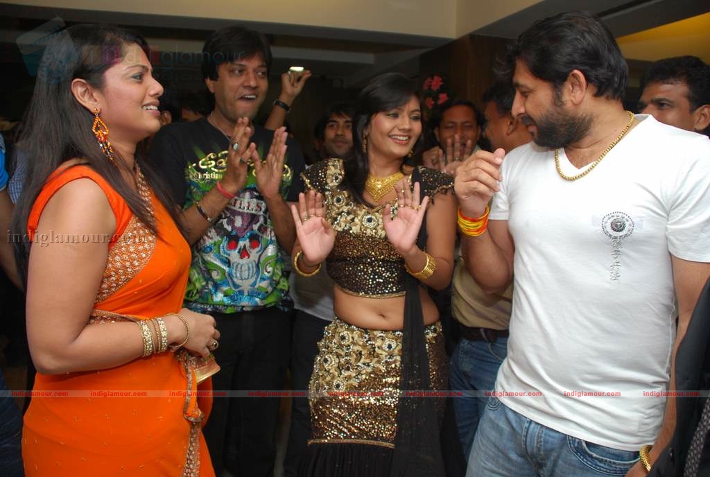 Manoj Tiwari's Elan film mahurat Event hd photo
