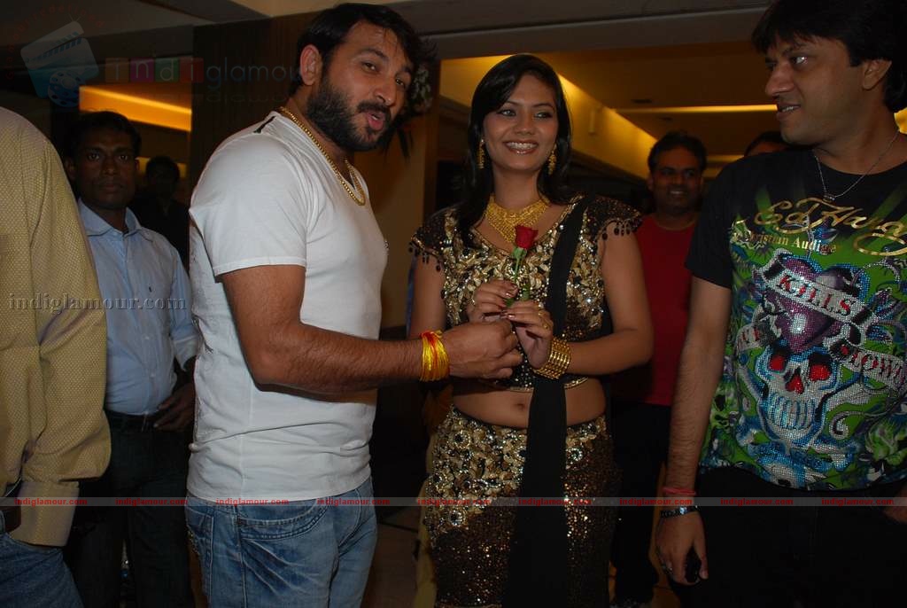 Manoj Tiwari's Elan film mahurat Event hd photo