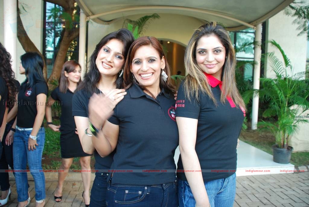 Haier Gladrags Mrs. India 2010 continues to celebrate the  Indian Women for the 10th  consecutive year Event hd photo