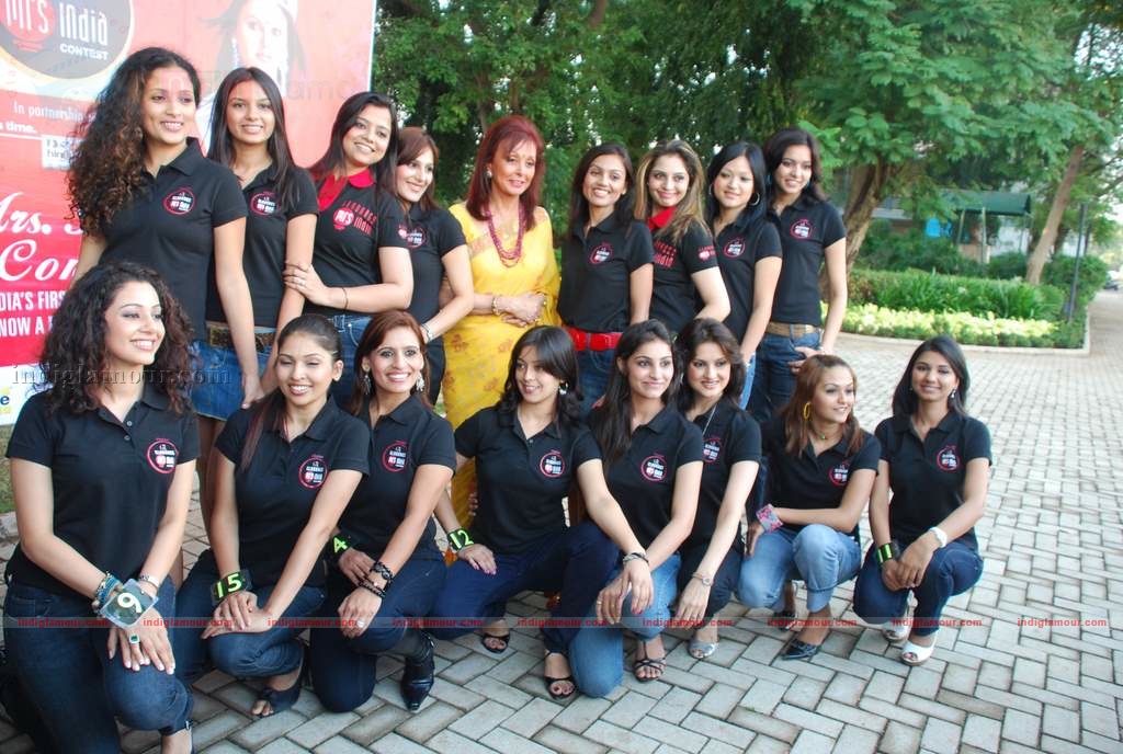 Haier Gladrags Mrs. India 2010 continues to celebrate the  Indian Women for the 10th  consecutive year Event hd photo