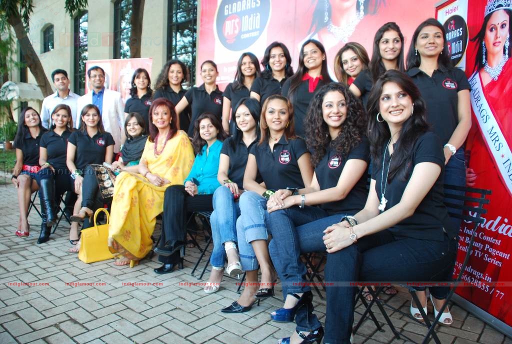 Haier Gladrags Mrs. India 2010 continues to celebrate the  Indian Women for the 10th  consecutive year Event hd photo