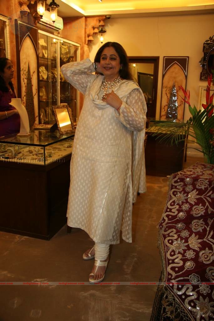 Kirron Kher at Amrapali Jewels wedding workshop Event hd photo