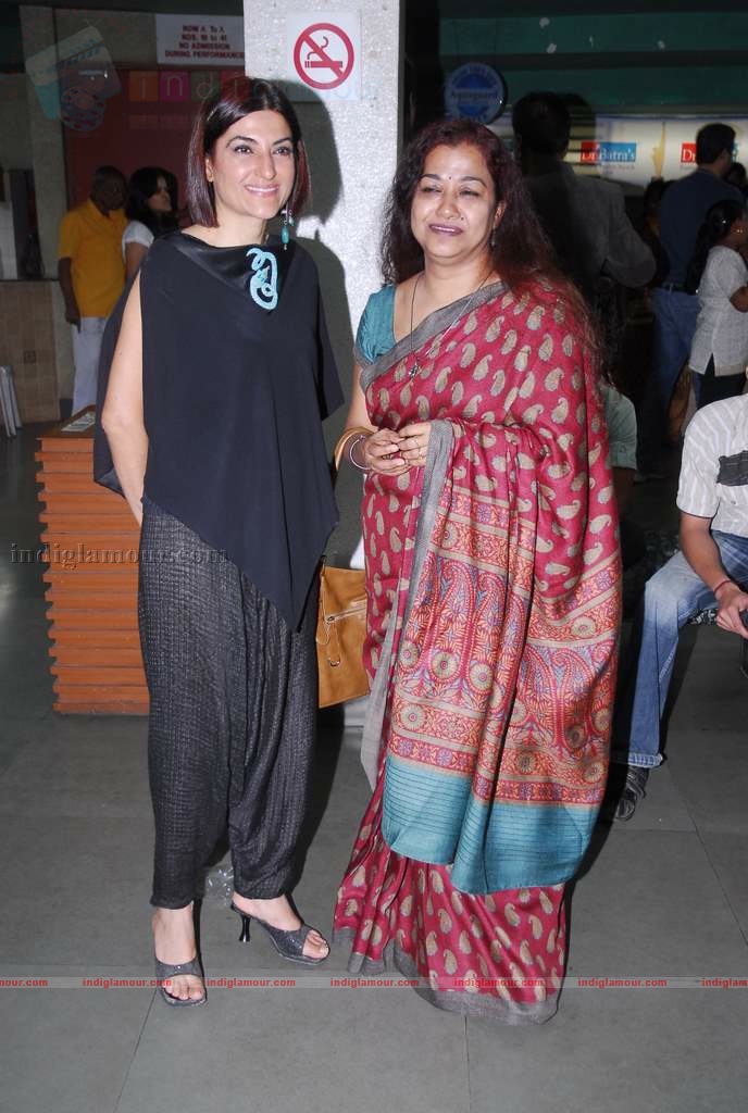 Mugdha Godse At The Dr Batra's  Health Awards Event hd photo