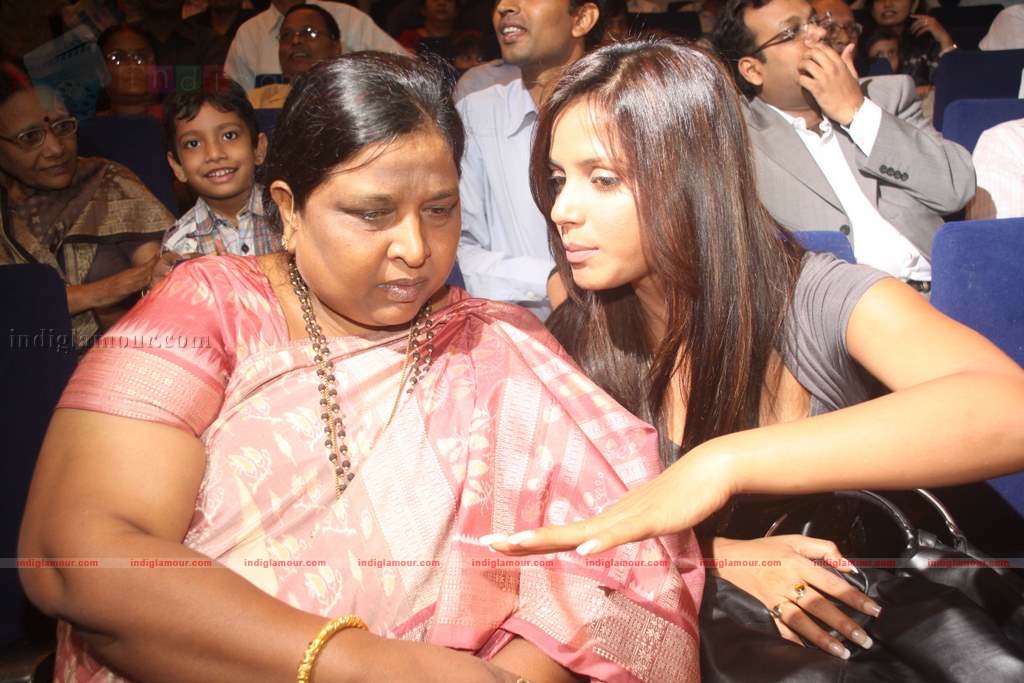 Neetu Chandra at Bihar Foundation meet Event hd photo