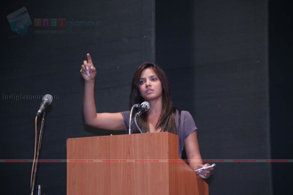 Neetu Chandra at Bihar Foundation meet Event hd photo