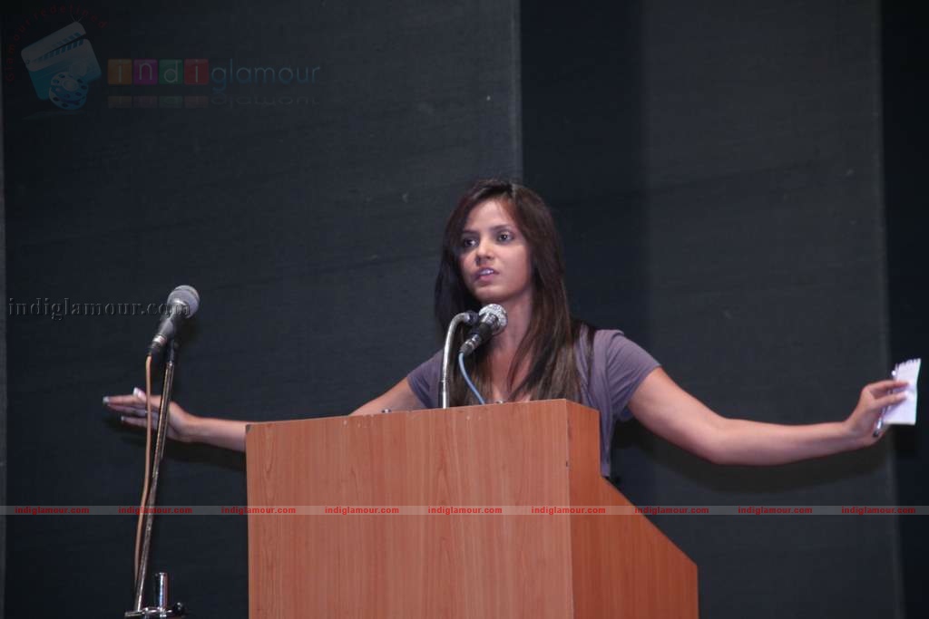 Neetu Chandra at Bihar Foundation meet Event hd photo