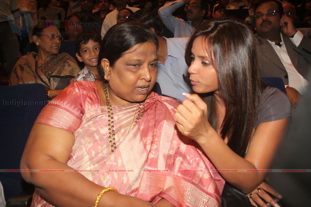 Neetu Chandra at Bihar Foundation meet Event hd photo