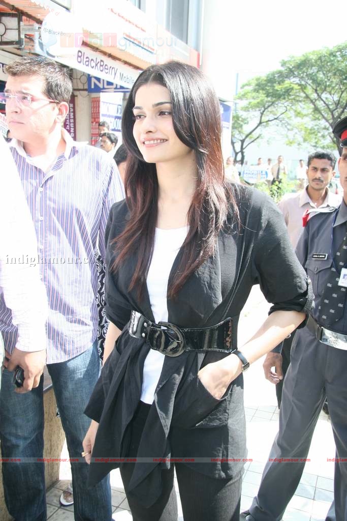 Prachi Desai at Tata Indicom press meet Event hd photo