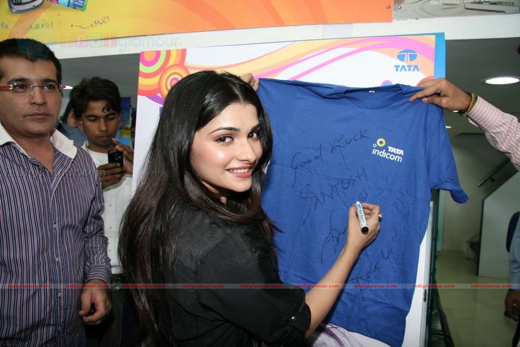Prachi Desai at Tata Indicom press meet Event hd photo