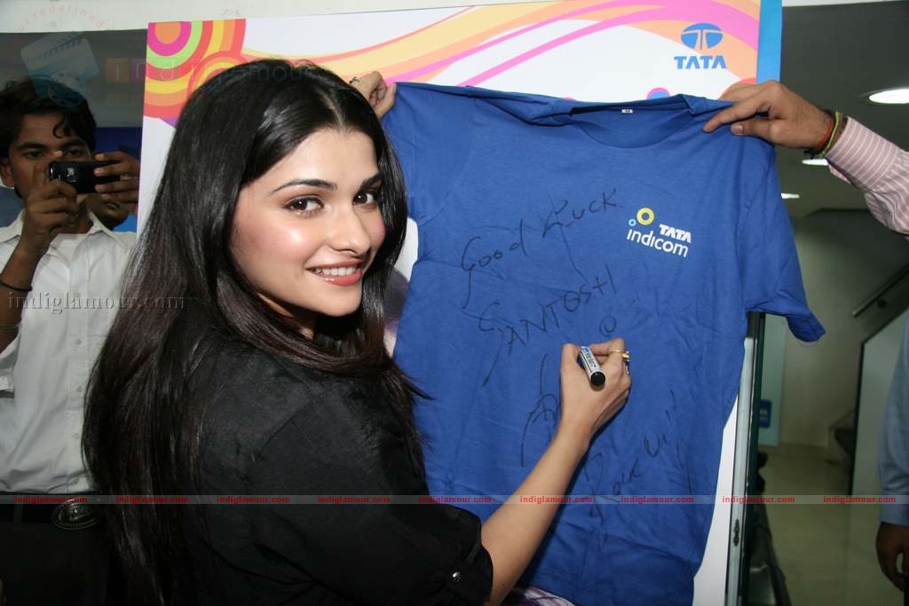 Prachi Desai at Tata Indicom press meet Event hd photo