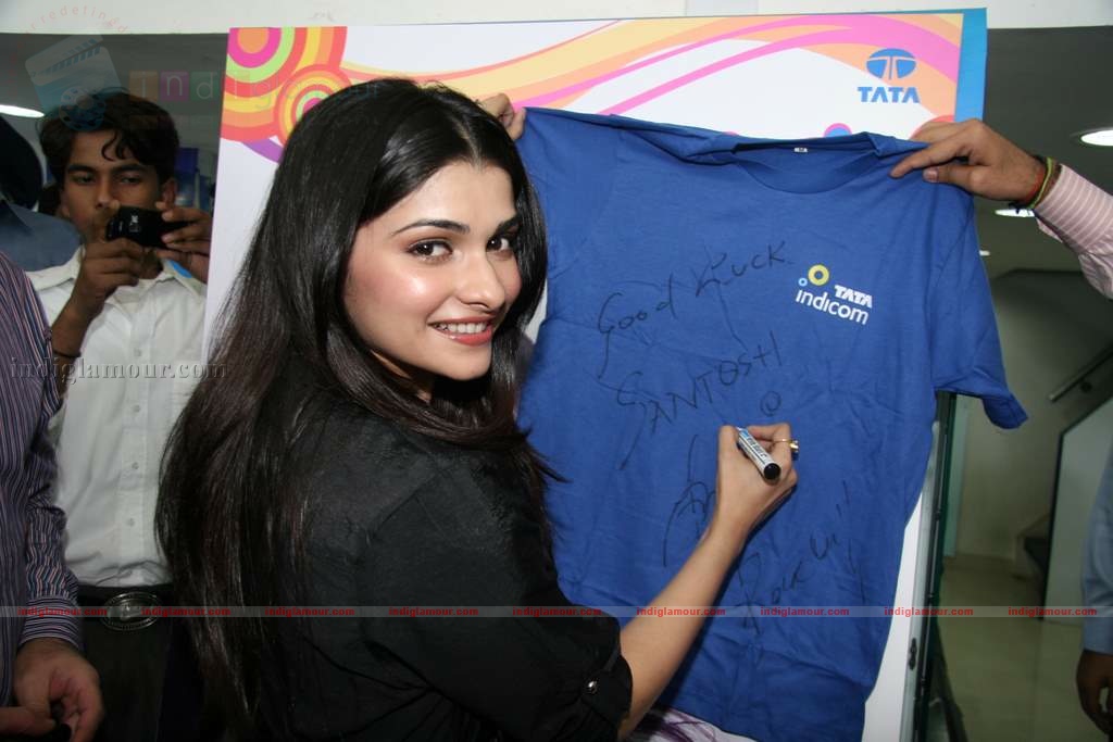Prachi Desai at Tata Indicom press meet Event hd photo