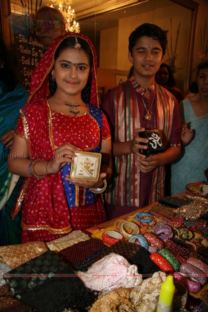 Prateik Babbar presents gifts to orphan kids Event hd photo