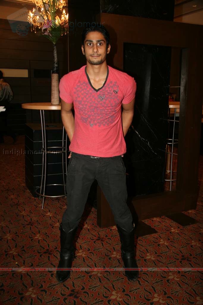 Prateik Babbar presents gifts to orphan kids Event hd photo