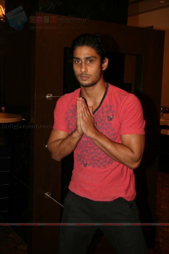 Prateik Babbar presents gifts to orphan kids Event hd photo