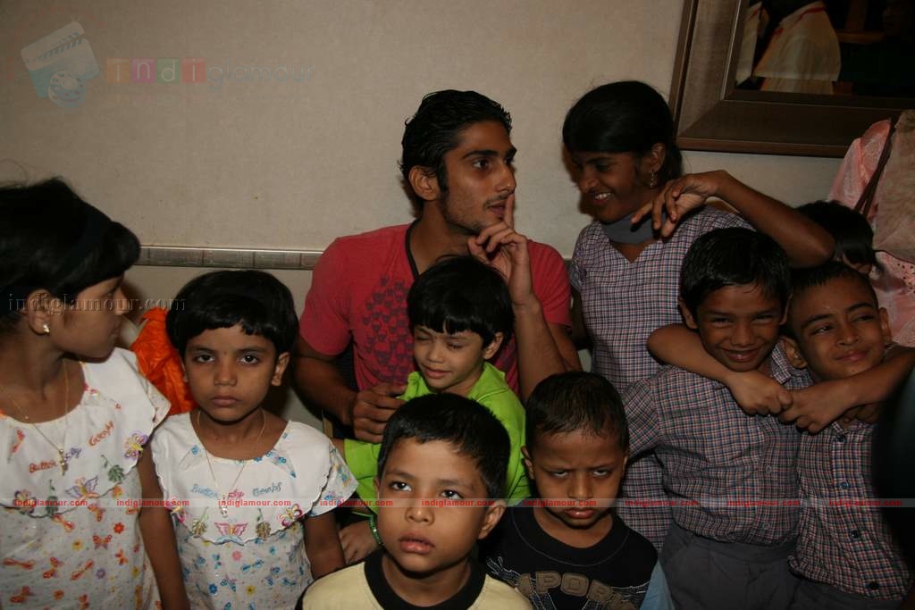 Prateik Babbar presents gifts to orphan kids Event hd photo