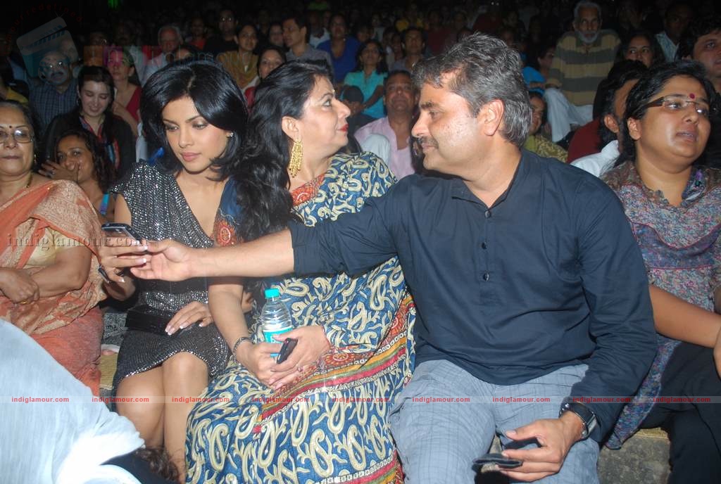 Priyanka Chopra at Rekha Bhardwaj's concert Event hd photo