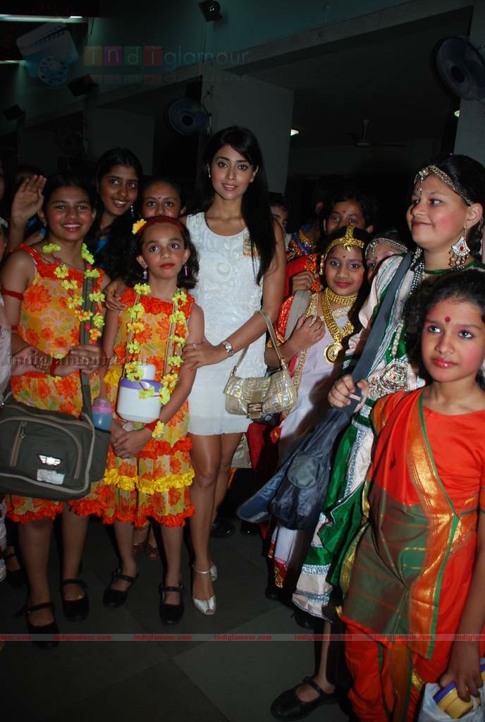 Shriya Saran at Children's Mumbai Film Festival closing night by Ryann International Event hd photo