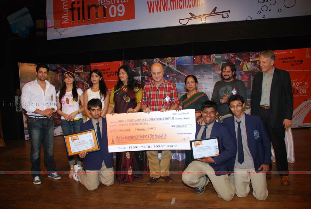Shriya Saran at Children's Mumbai Film Festival closing night by Ryann International Event hd photo