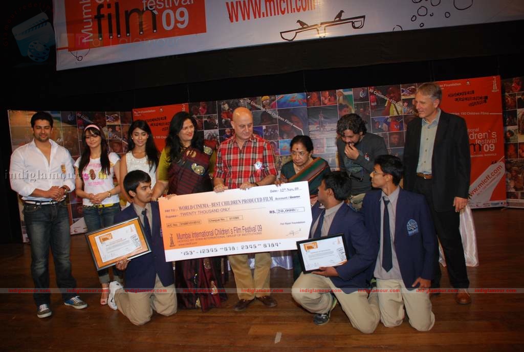 Shriya Saran at Children's Mumbai Film Festival closing night by Ryann International Event hd photo