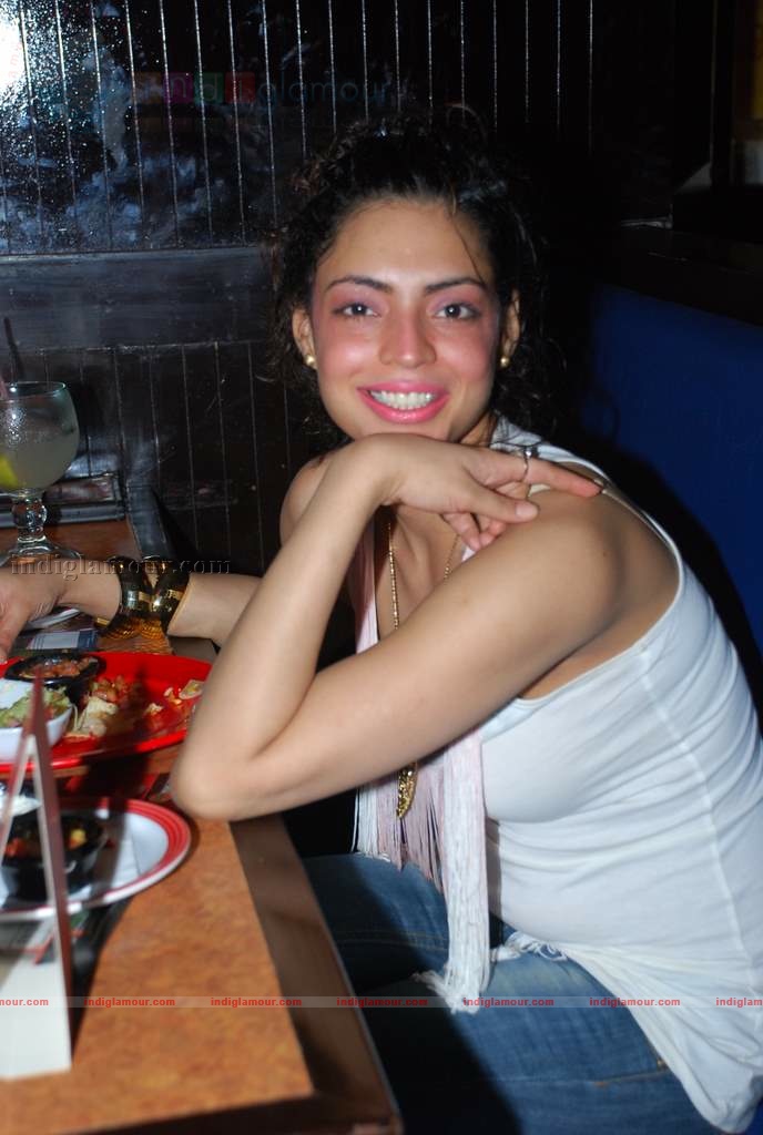 Shweta Bhardwaj at TGIF Friday's fashion night Event hd photo