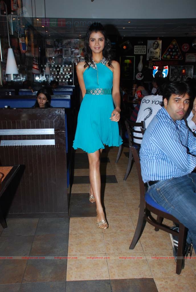Shweta Bhardwaj at TGIF Friday's fashion night Event hd photo