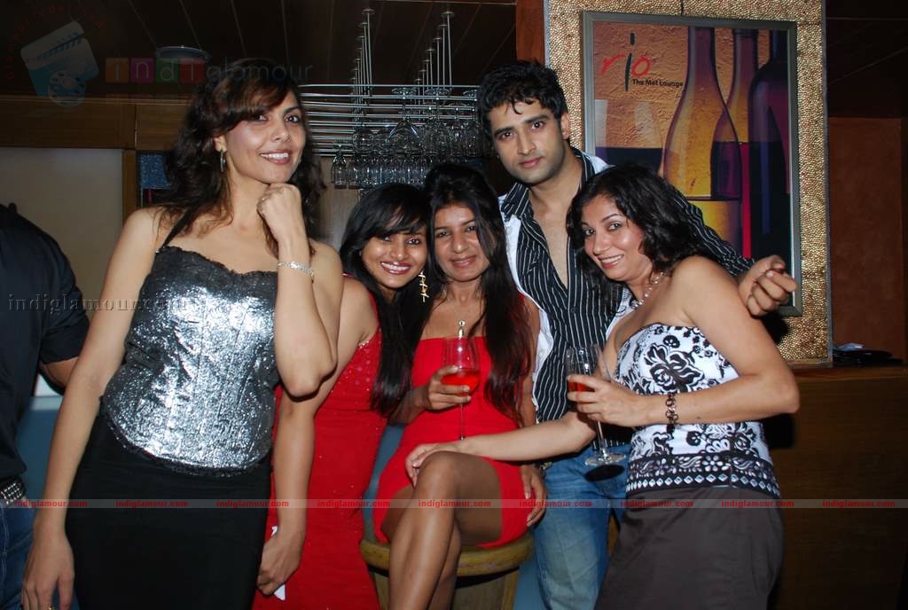 Glamorous models at Yuvraaj Parashar's birthday bash Event hd photo
