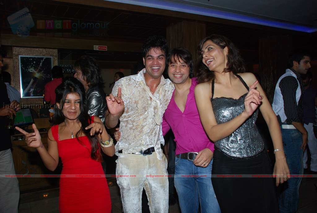 Glamorous models at Yuvraaj Parashar's birthday bash Event hd photo