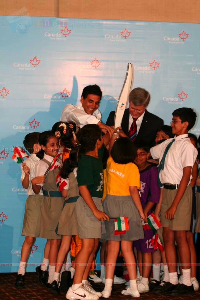 Akshay Kumar will carry Vancouver 2010 Olympic Torch Event hd photo