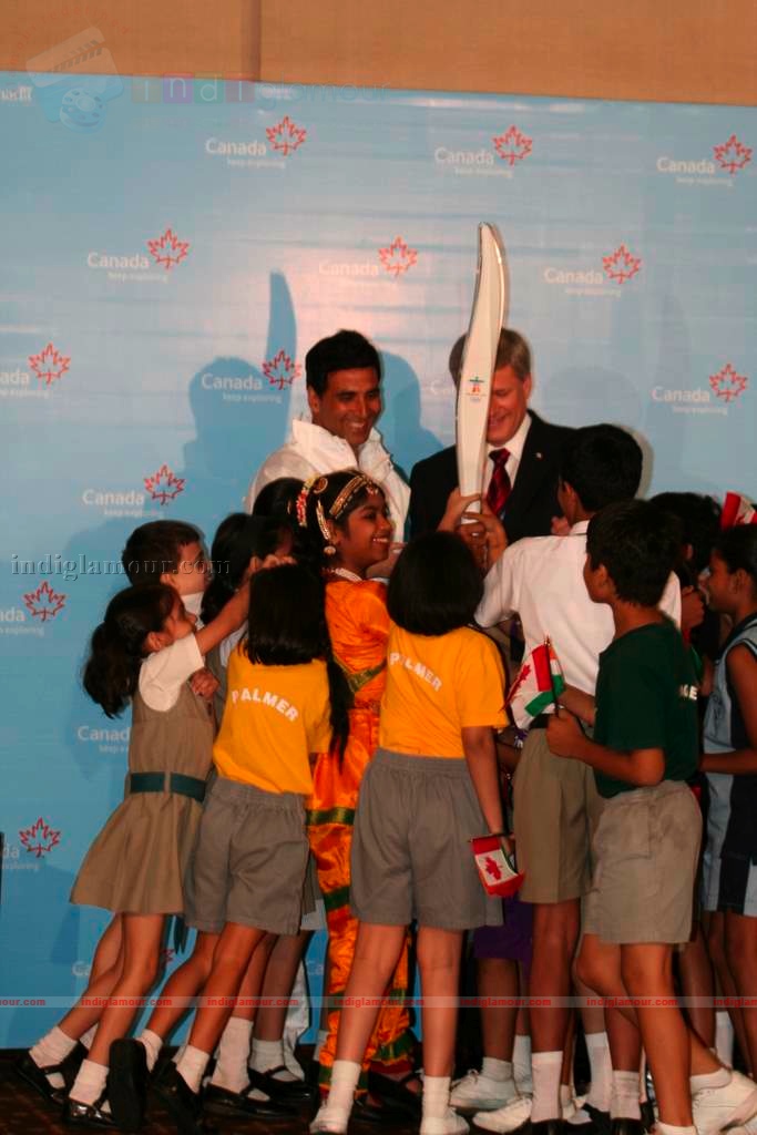 Akshay Kumar will carry Vancouver 2010 Olympic Torch Event hd photo