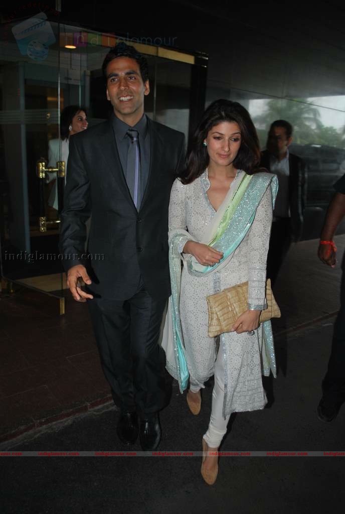 Akshay Kumar will carry Vancouver 2010 Olympic Torch Event hd photo