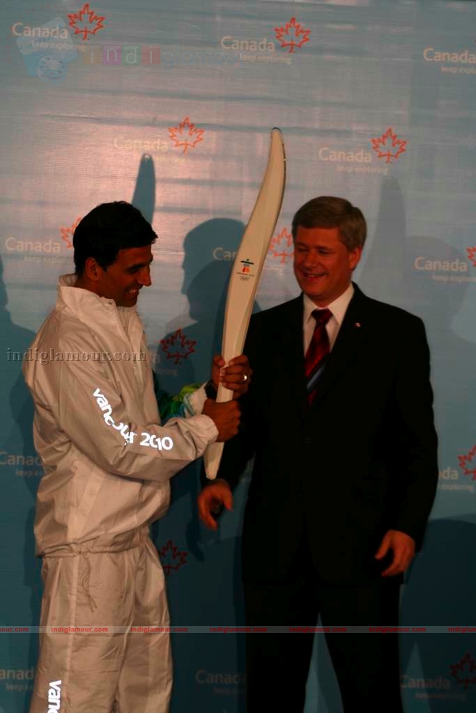 Akshay Kumar will carry Vancouver 2010 Olympic Torch Event hd photo