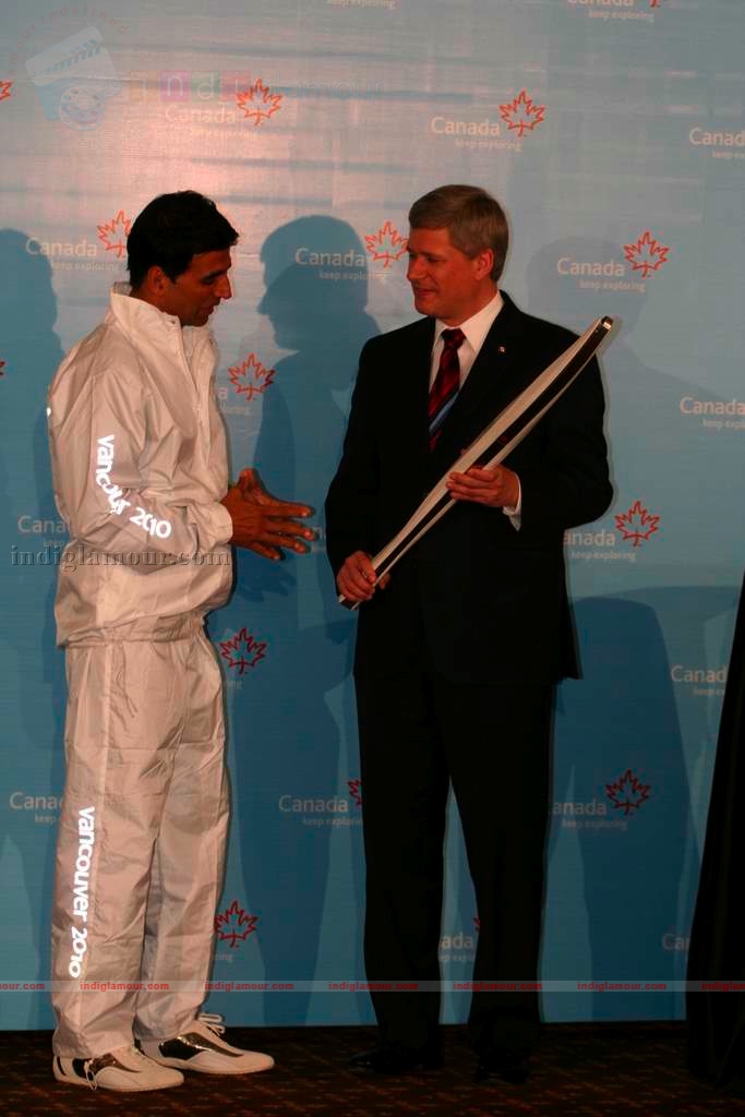 Akshay Kumar will carry Vancouver 2010 Olympic Torch Event hd photo